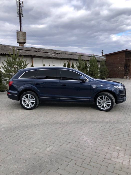 Автомобіль Audi Q7