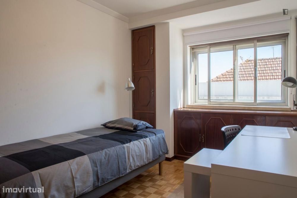 Quarto - localizado em Paranhos Porto