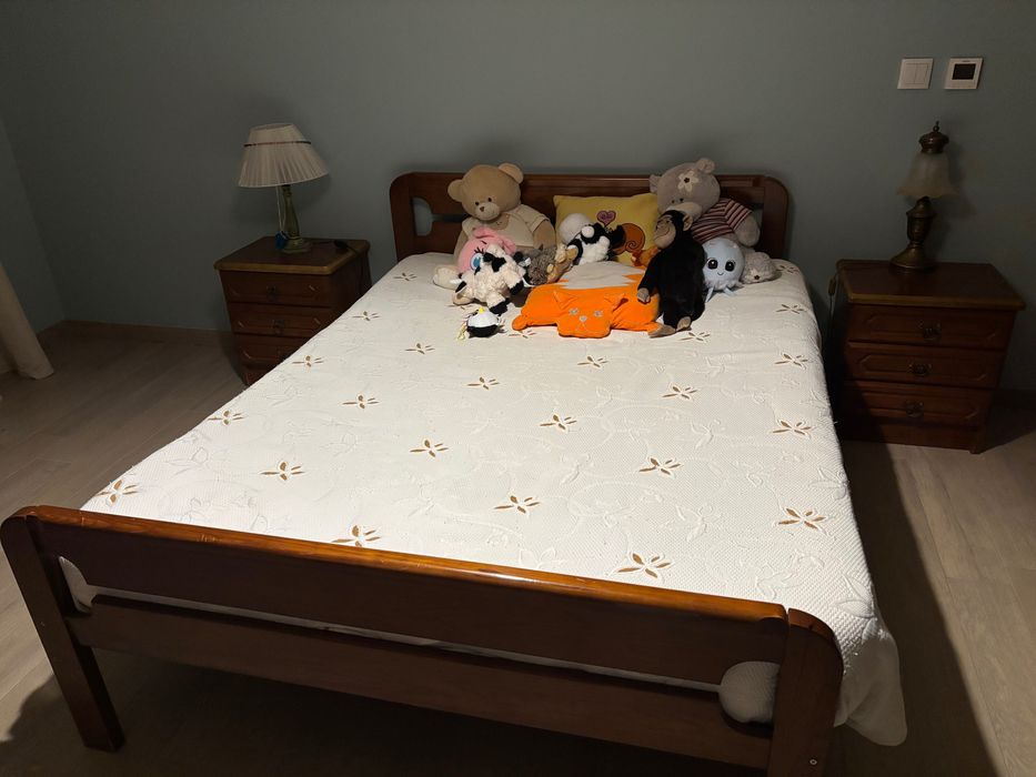 Mobília antiga em bom estado de conservação