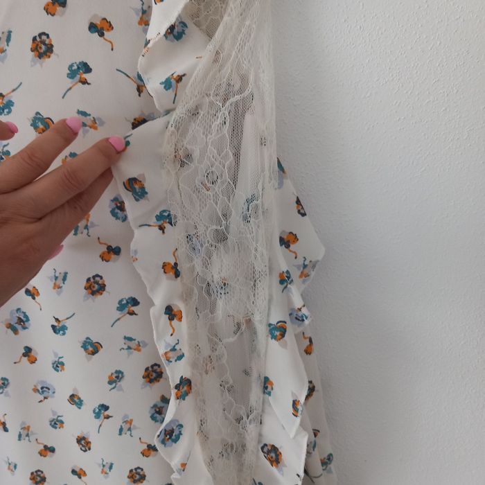 Bluzka w kwiatki z koronką Camaieu M 38 10