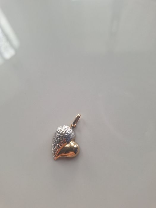 Złota zawieszka serce 333 diamentowane nacinane