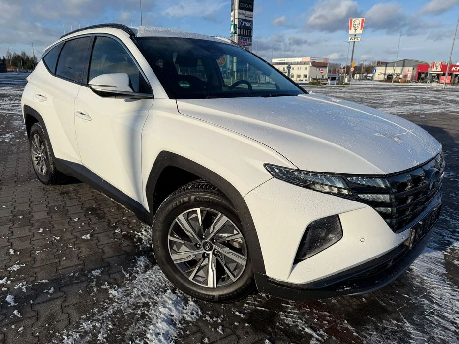 Hyundai Tucson Auto wzorowo utrzymane pełen serwis navigacja kamera.
