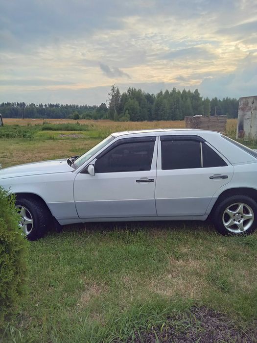 Продам Мерседес E250 дизель 124 кузов