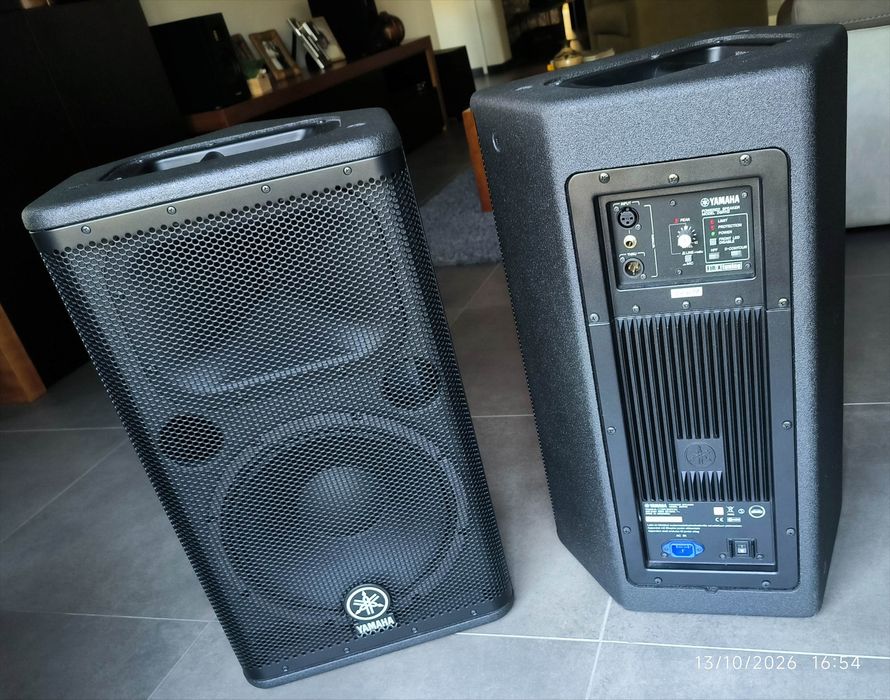 Par de colunas ativas Yamaha DSR112