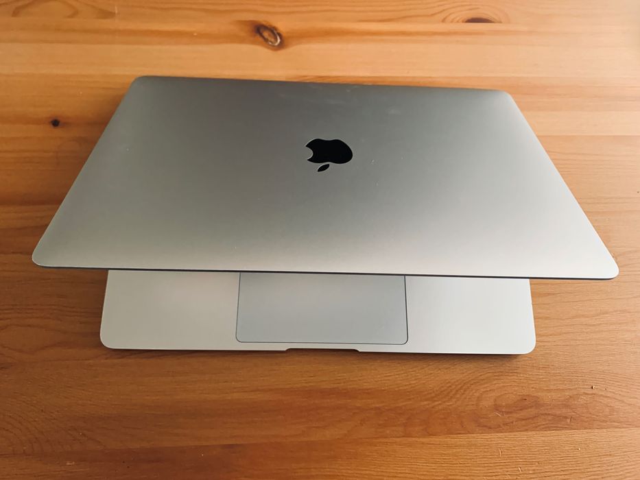 MacBook Air 13" (2020)
