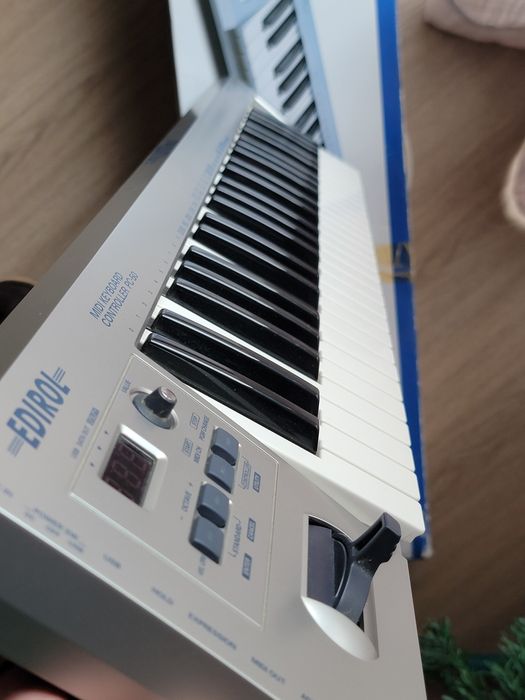 Teclado Midi EDIROL PC-50