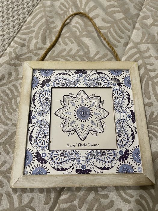 Quadro branco e azul para pendurar