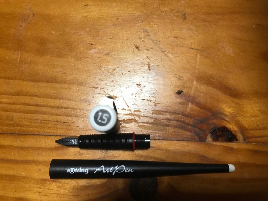 Caneta tinta permanente Rotring Artpen preta 1.1