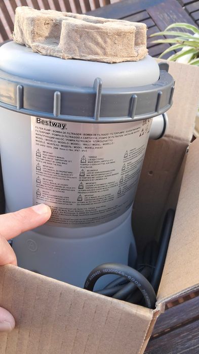 Bomba piscina Bestway nova