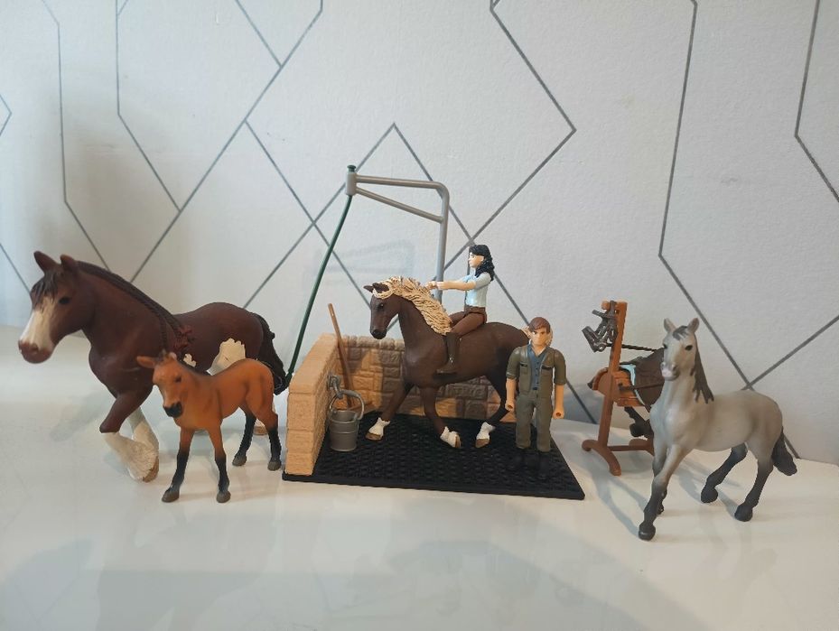 Zestaw Schleich myjnia i konie całość