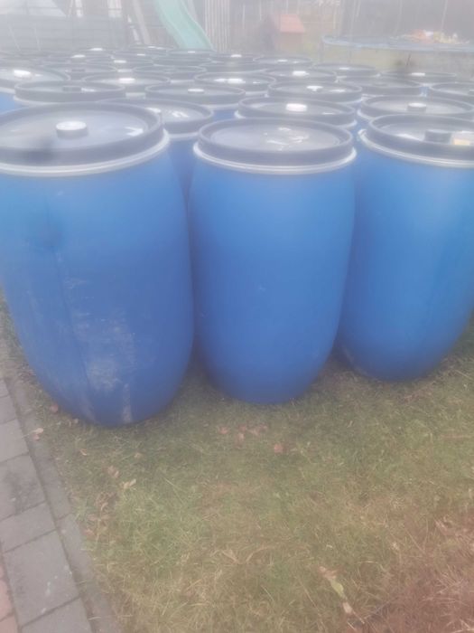 Beczki Plastikowe z deklem i klamrą 200l