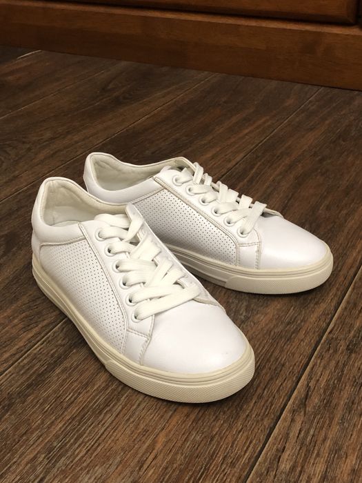 Кожаные женские кроссовки