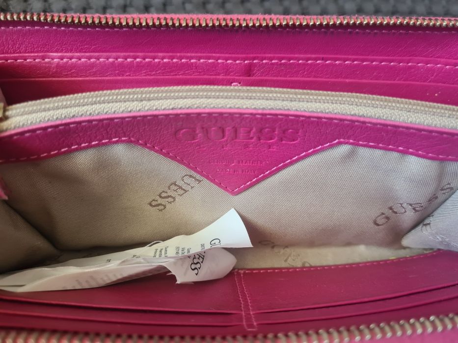 Carteira Guess rosa em pele