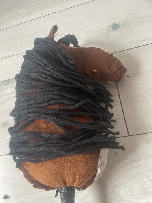 Hobby horse brozowy w białe łatki