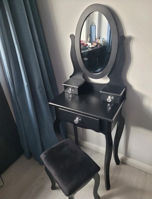 Czarna toaletka z lustrem glamour 3 szuflady