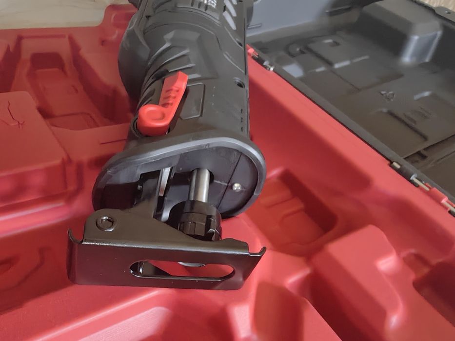 Akumulatorowa piła szablasta Parkside Performance