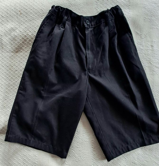 Calções clássicos, menino 8/9anos com elastico regulável na cintura