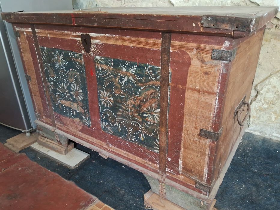 Скриня старовинна українська