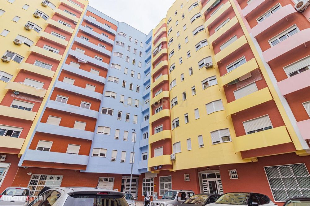 Apartamento T2 com mais de 100m2 em Santa Marta - Corroios — Corroios, Setúbal
