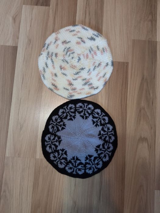 Жіночий в'язанний берет, ручна робота.