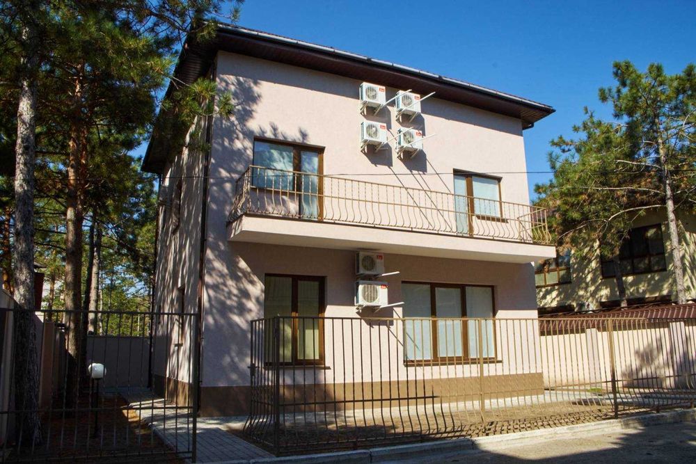 Продается дом на берегу моря, в курортном районе Коблево.