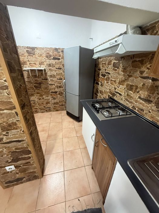 Arrenda vivenda t3 modelo antigo