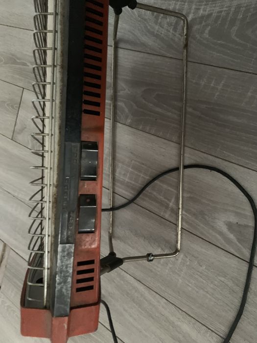 Обігрівач на 1000 вад з трьома режимама 1 400 ват 2 600 і 3 два режима