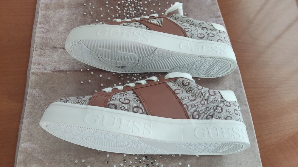 Trampki damskie, buty Guess 38