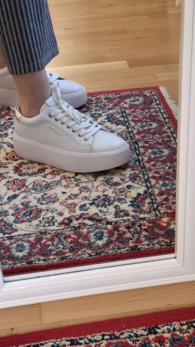 Calvin Klein  bubble cupsule lace up