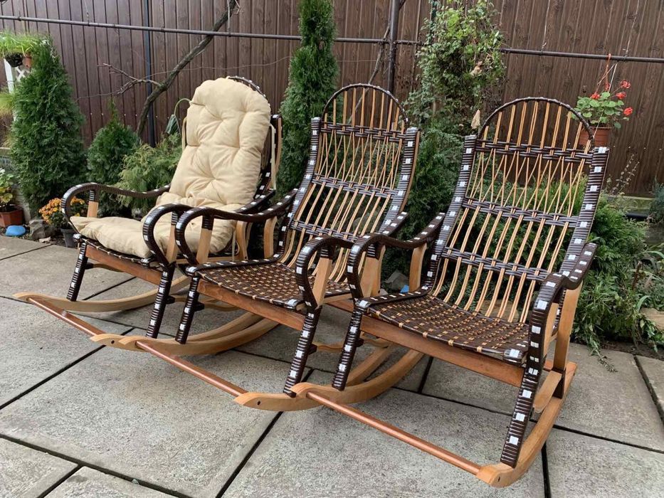 Крісло гойдалка плетене з лози, оплетене штучним ротангом