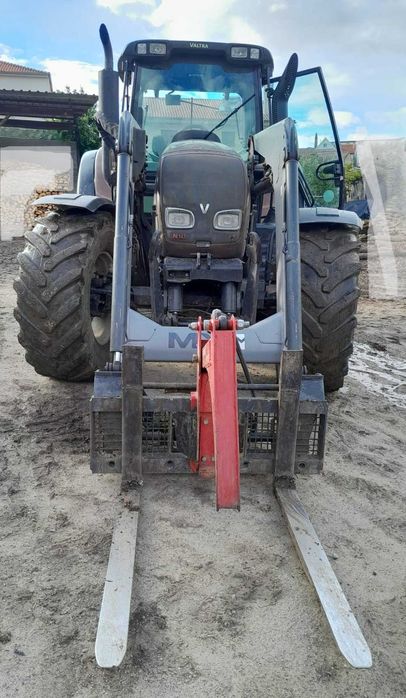 Tractor VALTRA N 142 D