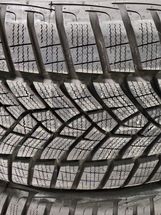 Pneus Goodyear 225/45R18 95V