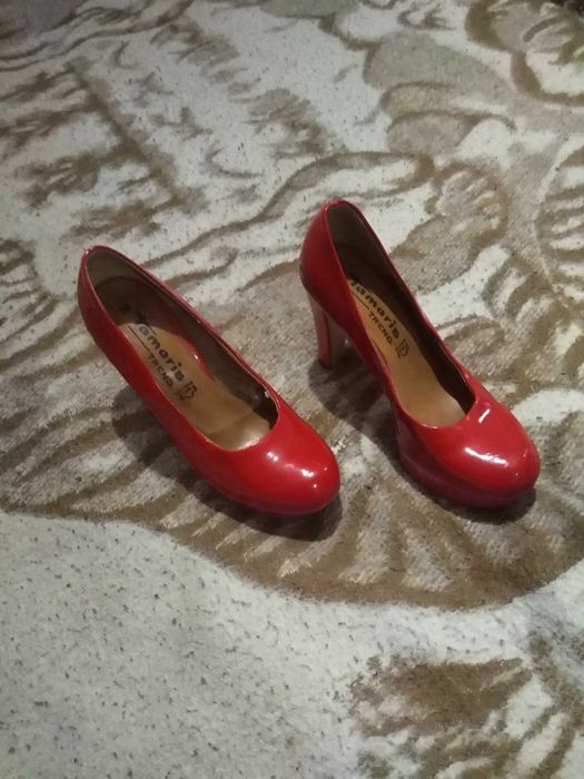 Жіноче взуття 38