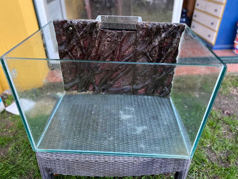 Vendo Aquário com fundo em 3D