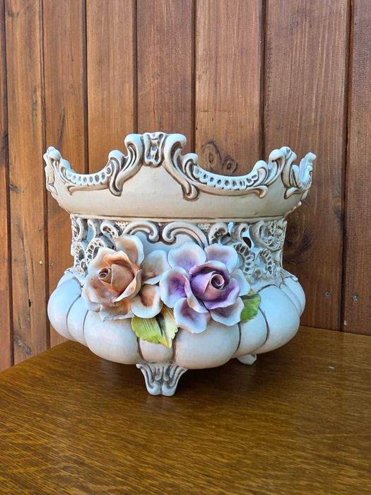 Porcelanowa osłonka Capodimonte Italy ażurowa z kwiatami #617 Stylowy Węgrów