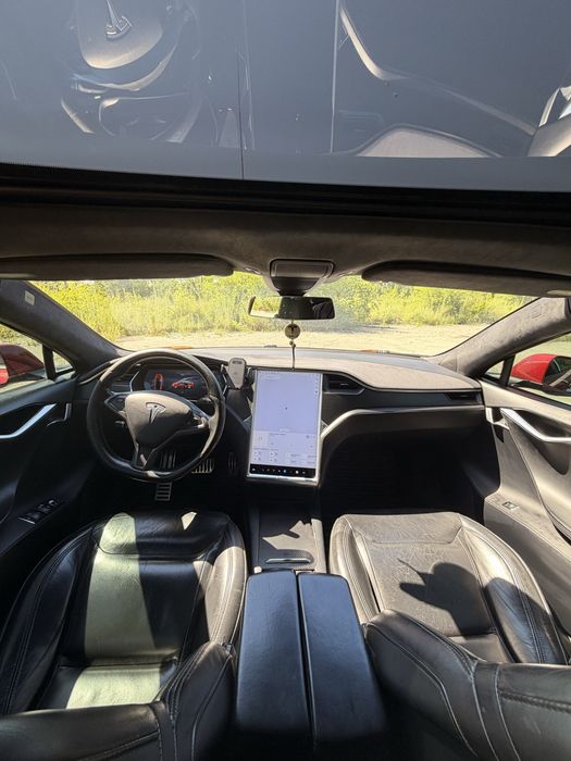 Tesla Model S 90D 2016