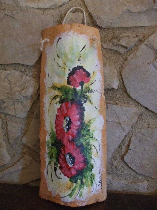 Telhas antigas pintadas a cores