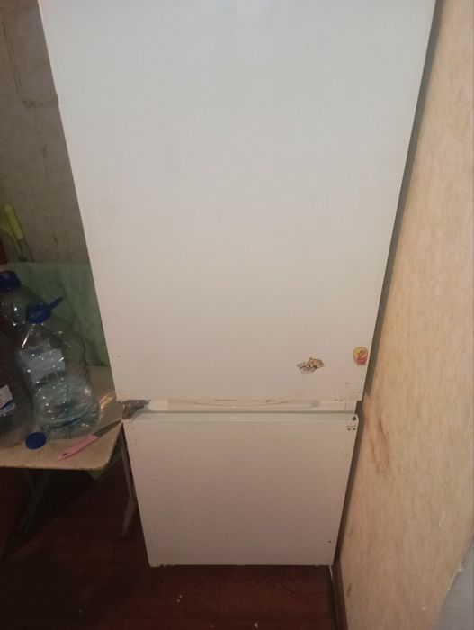 Продаю б/у холодильник срочно.