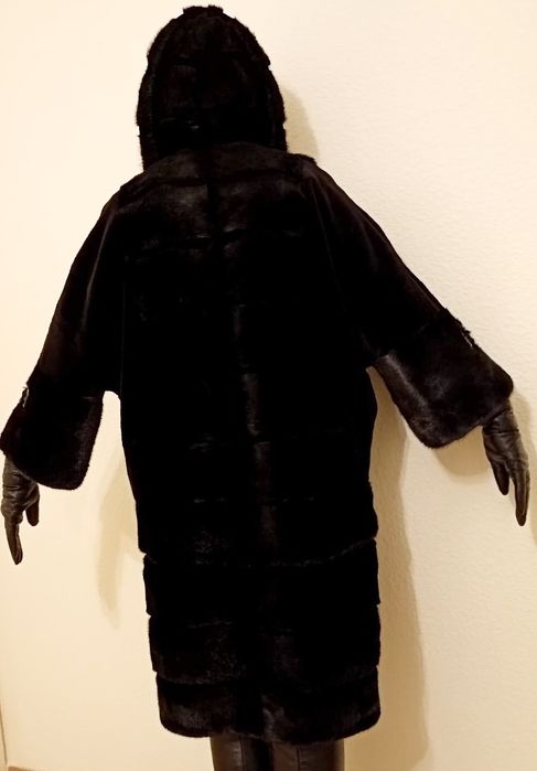 Шуба з хутра норка з великим капюшоном, Нова. Куплена в ОАЕ в січні 22