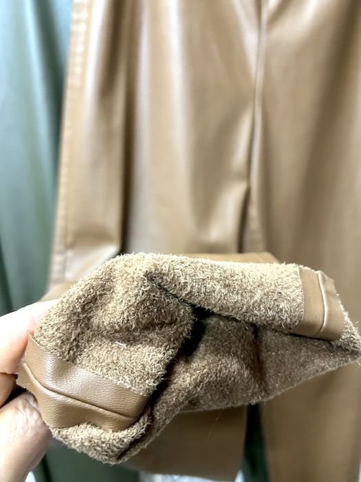 Брюки ZARA эко кожа, мягкие,на высокой талии.
