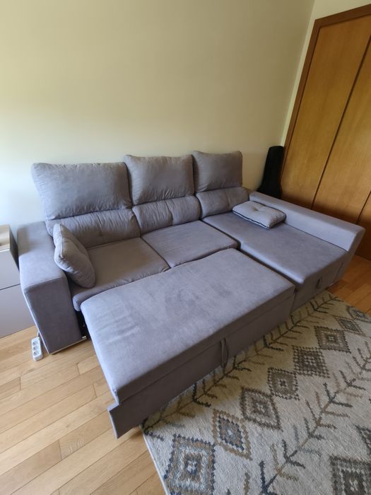 Vendo Sofá-cama com chaise com 2,5m comprimento e 1,45m de largura