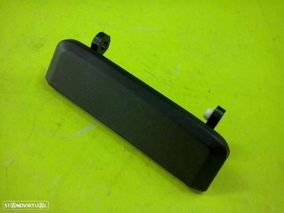 Puxador da porta da mala Mitsubishi L200 K14 K34 (NOVO)