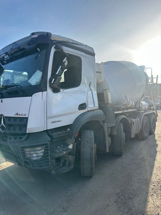 Mercedes-Benz Actros 3240  8x4 Libher 9 m jezdzacy