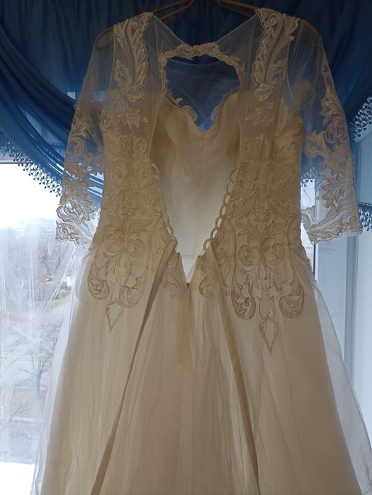 Б/в весільна сукня