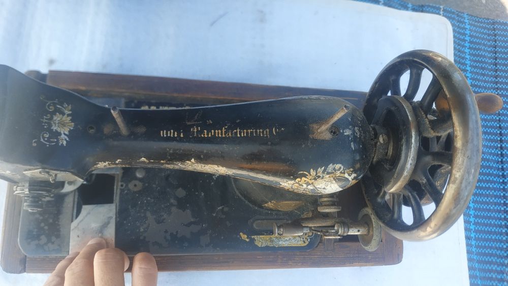 Машинка швейна Старинна Зінгер