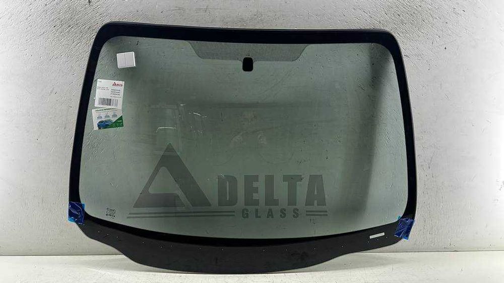 Nissan Versa USA  (2012-)  вітрове  скло