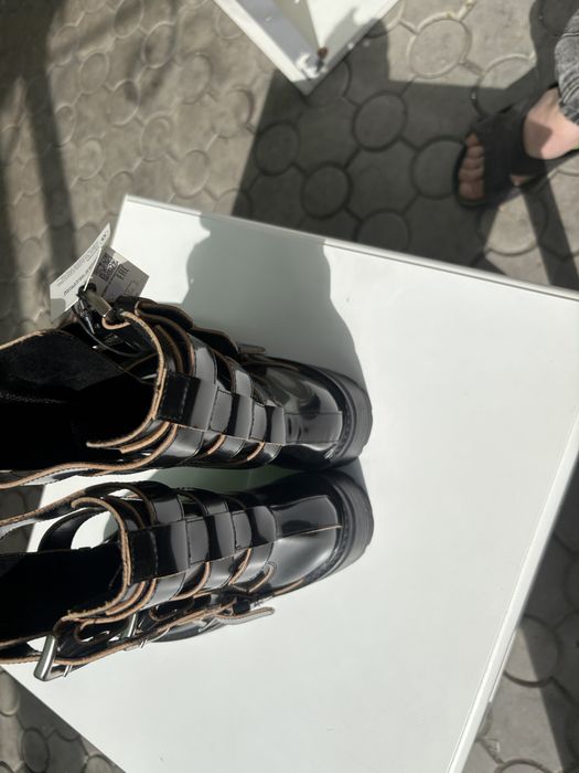 Літні шкіряні ботаніки Zara