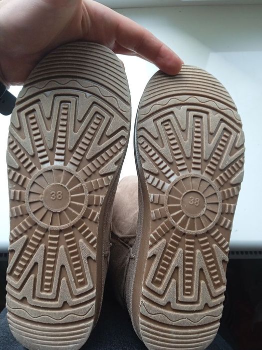 Продам зимові жіночі Уггі ( Uggi)