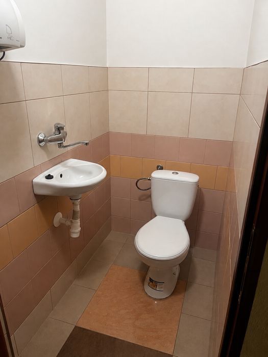 Lokal użytkowy 55 m² – parter, parking, zaplecze, WC