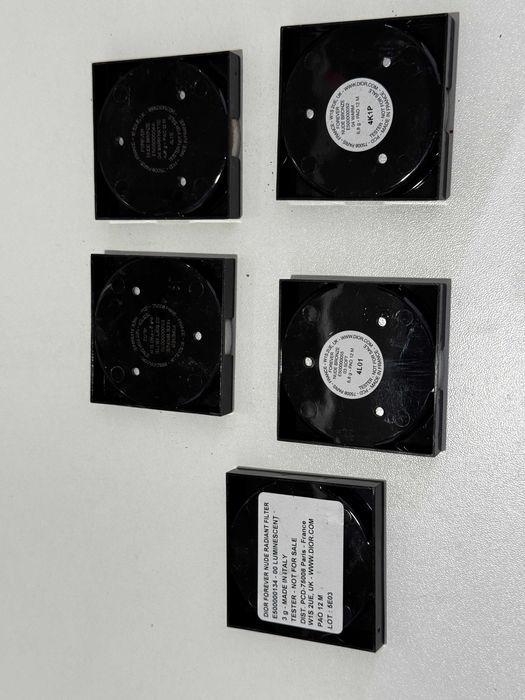 Пудра-бронзатор та фіксуюча пудра з матовим та сяючим фінішем від Dior